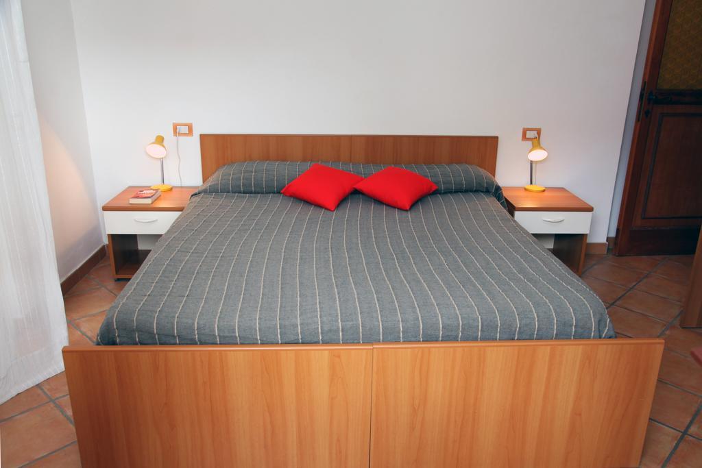 La Contessa Aparthotel Santa Teresa Gallura Ruang foto