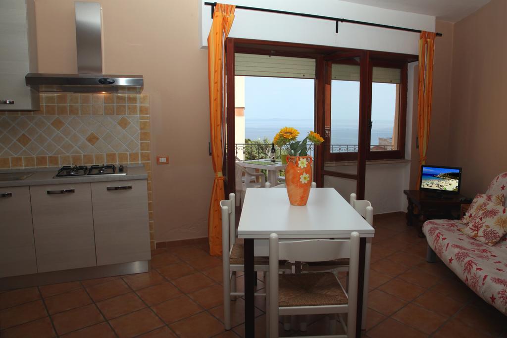 La Contessa Aparthotel Santa Teresa Gallura Ruang foto