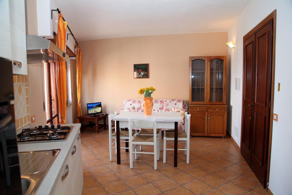 La Contessa Aparthotel Santa Teresa Gallura Ruang foto