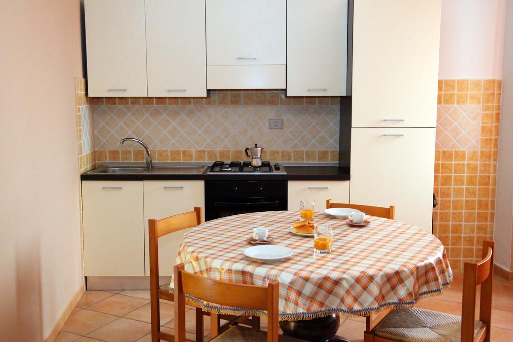 La Contessa Aparthotel Santa Teresa Gallura Ruang foto