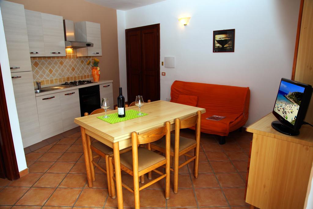 La Contessa Aparthotel Santa Teresa Gallura Ruang foto