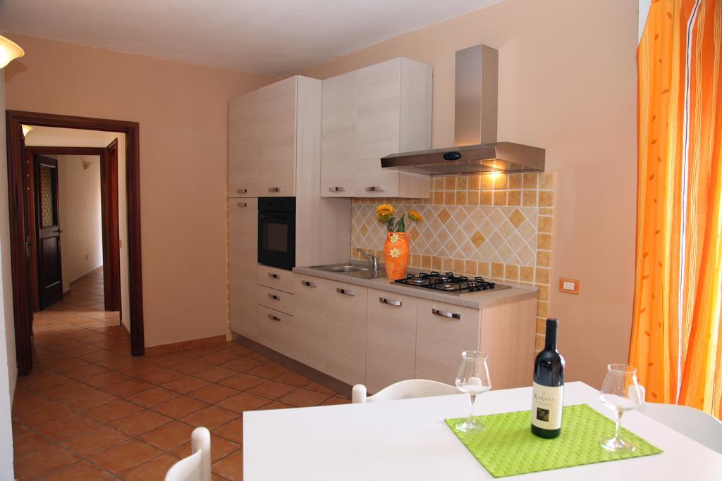 La Contessa Aparthotel Santa Teresa Gallura Ruang foto